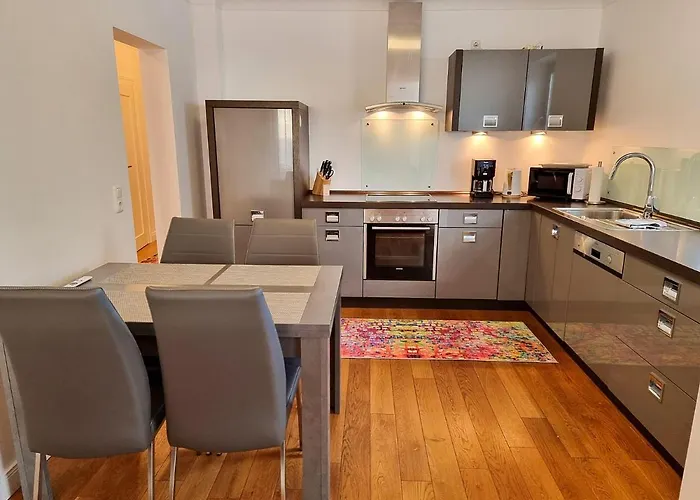 Friede Marie Finja Villa